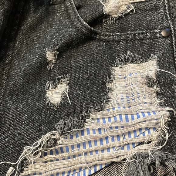 🌻HP🌻 Signature 8 | Distressed Jean Shorts. Medium. Boutique Brand. Nice Detail - Picture 3 of 7